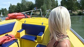 play ركوب القارب على البحيرة و xxx مجنون مع شقراء الساخنة