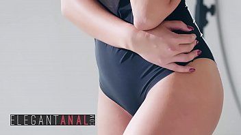play Roscana com enormes garotas encaracoladas com cabelos profundos