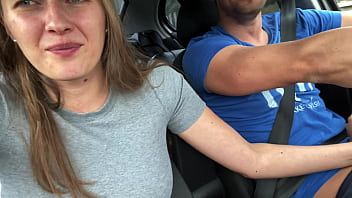 play Ein Super-Fahrer nimmt den sehr sinnlichen Penis dieser superlieben Frauen