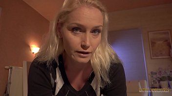 play Cette milf blonde est d'humeur pour un jeu de xxx comme vous n'en avez jamais rêvé et vous pouvez