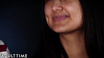 play Con cuanta pasión me va a chupar el pene