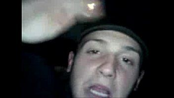 play La estudiante española fue ahorcada de noche y violada por un loco