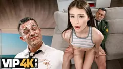 play الغش في سن المراهقة نيكي نوتز يشكر والدها على خدمته في لقاء جنسي أوروبي ساخن