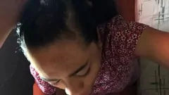 play Payer le loyer avec une bite suce une salope: une action POV profonde intense