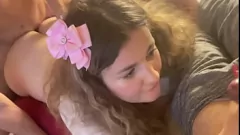 play La esposa rubia y trampa folla a otro chico, haciendo de su esposo un cornudo