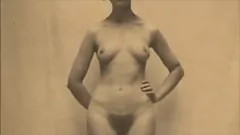 play Lesbianas Milf peludas en Retro London - Acción de lezzie de coño peludo vintage