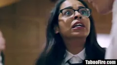 play أول الثلاثي في سن المراهقة العبقري غريب الأطوار